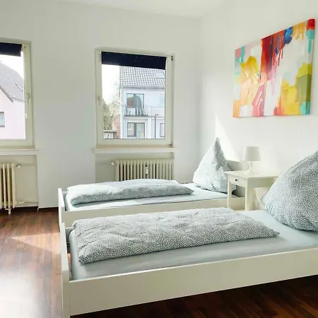 With 3 In Apartament