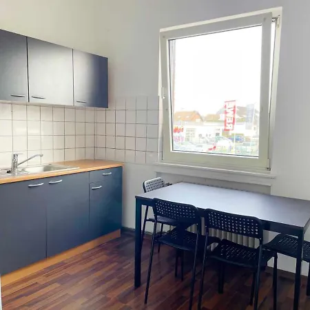 With 3 In Apartamento